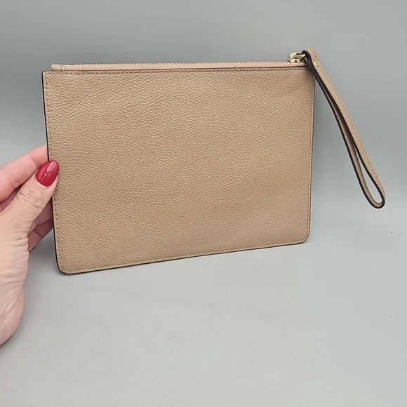 Michael Kors Bags Michael Kors Jet Set Travel XL Clutch - Picture 5 of 15